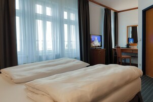 Basic Double Room | Hypo-allergenic bedding available, in-room safe, blackout drapes