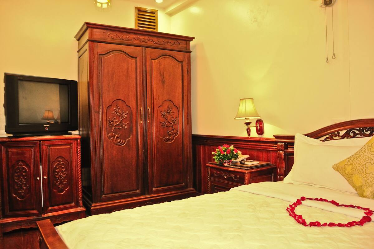 Minibar, escritorio y wifi gratis
