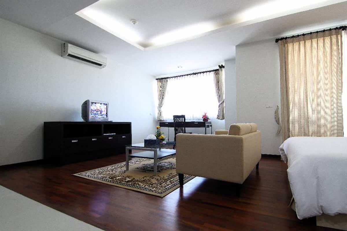 Superior Room, 1 King Bed | Living area | Flat-screen TV, DVD player