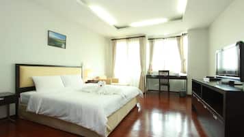Standard Room | In-room safe, desk, blackout curtains, free WiFi