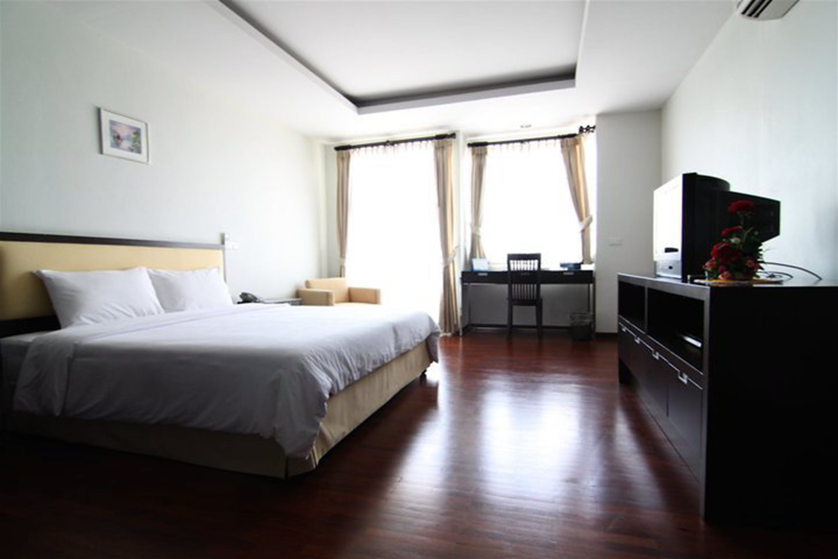 Standard Room | In-room safe, desk, blackout curtains, free WiFi