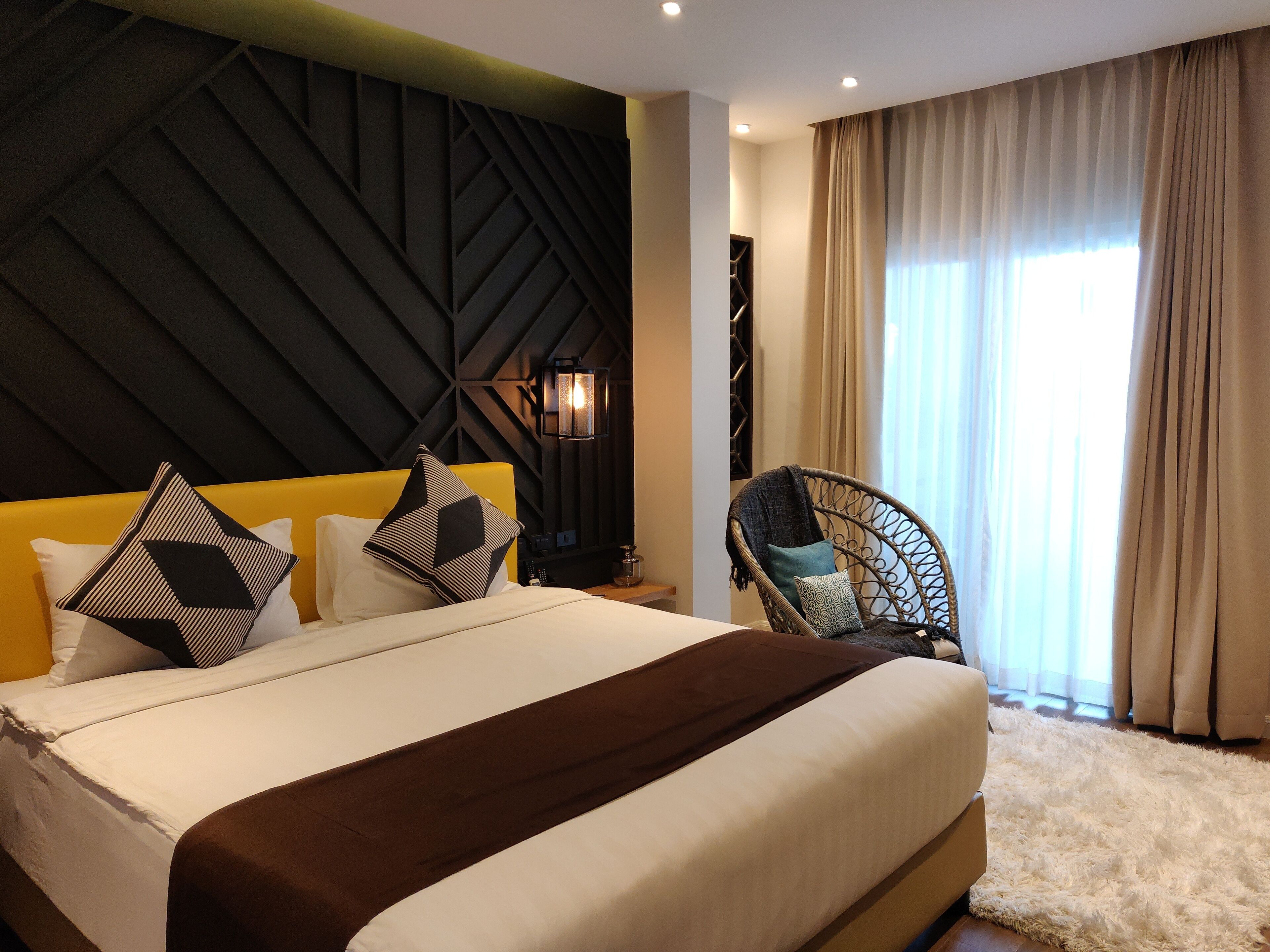 family room with balcony | 2 bedrooms, minibar, desk, laptop workspace