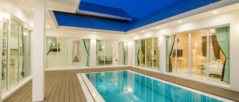 Kolam renang outdoor