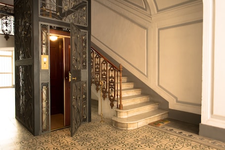 Interior entrance. B&B Il Nido