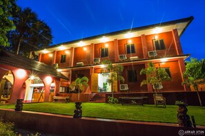 Front of property - Nanda Garden Hotel (Nyaung-U)