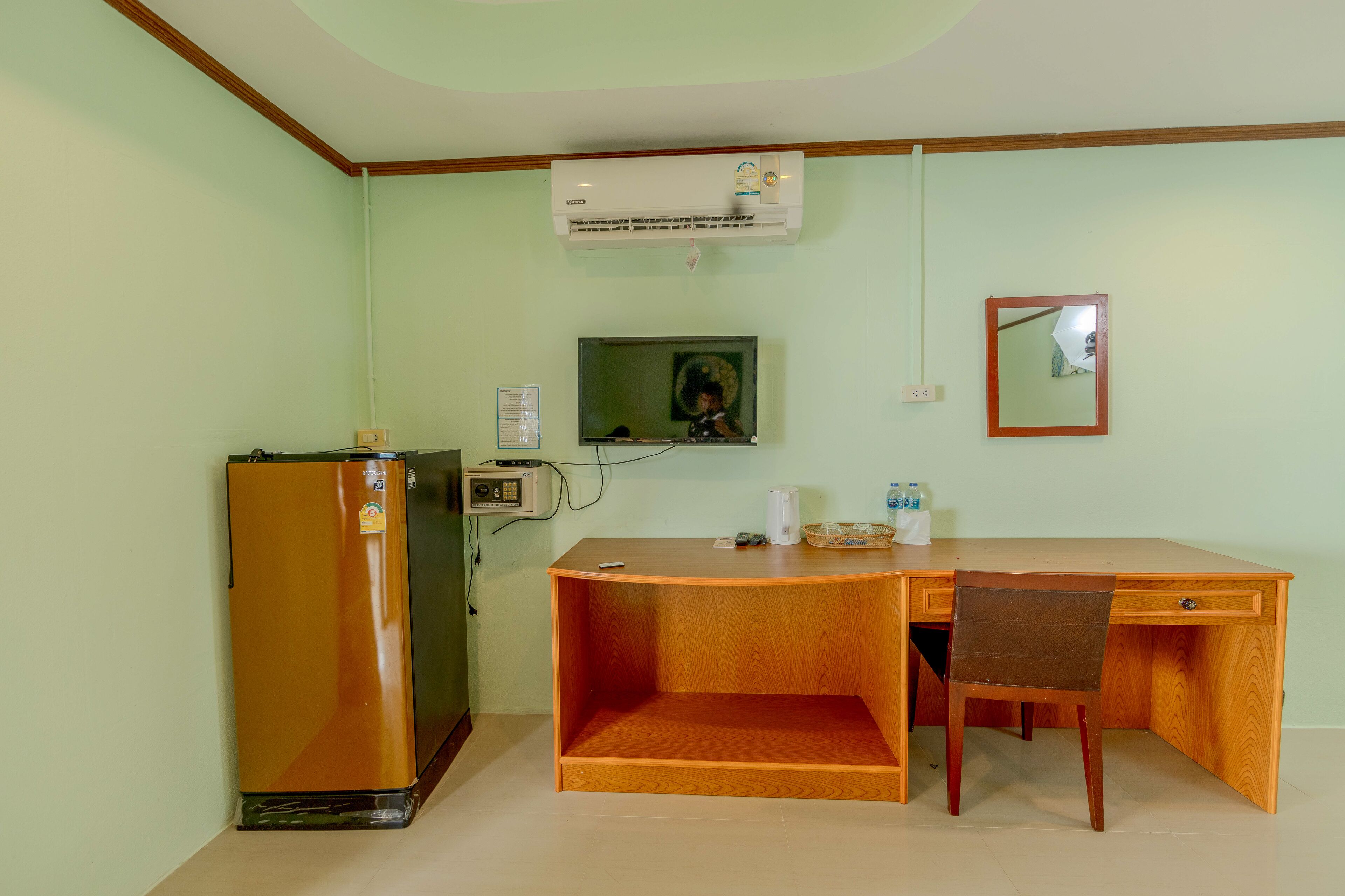 deluxe beach front cottage with double bed | hypo-allergenic bedding, in-room safe, rollaway beds, free wifi