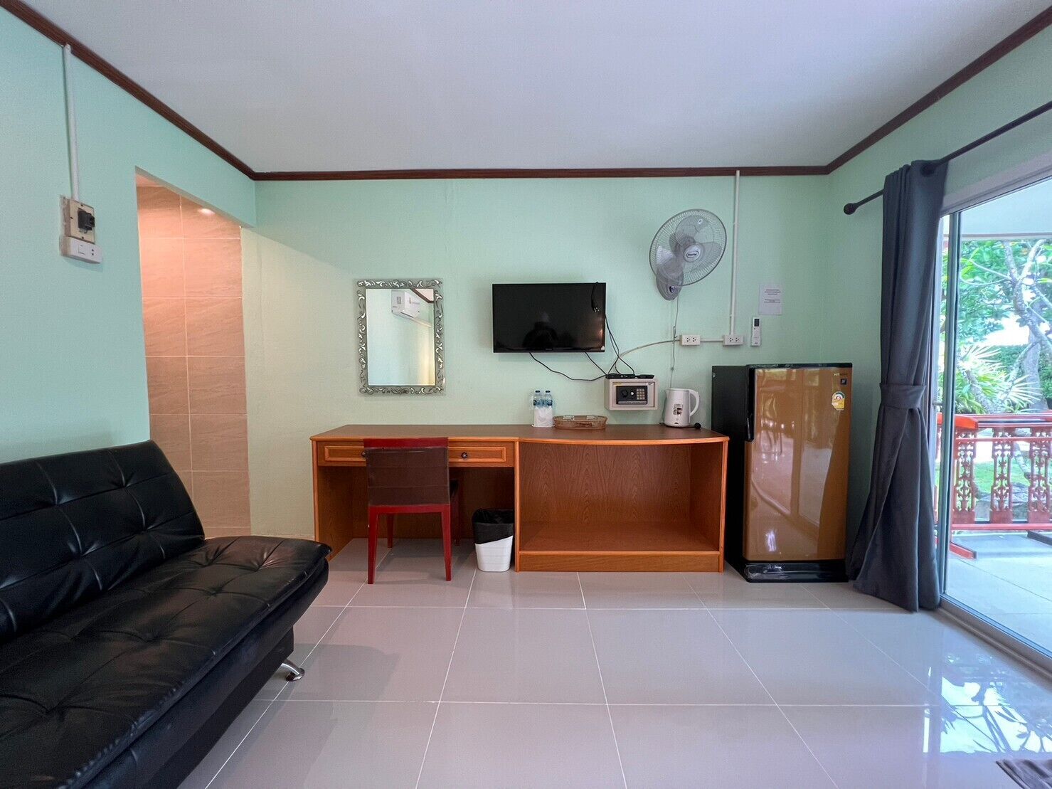 deluxe cottage with double bed and garden view | hypo-allergenic bedding, in-room safe, rollaway beds, free wifi