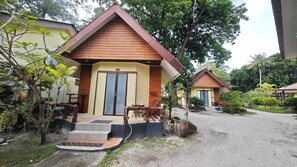 Deluxe Cottage with Twin Beds and Garden View | 低過敏寢具、客房內保險箱、免費無線上網、床單