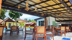 Breakfast, lunch, dinner served; Thai cuisine 