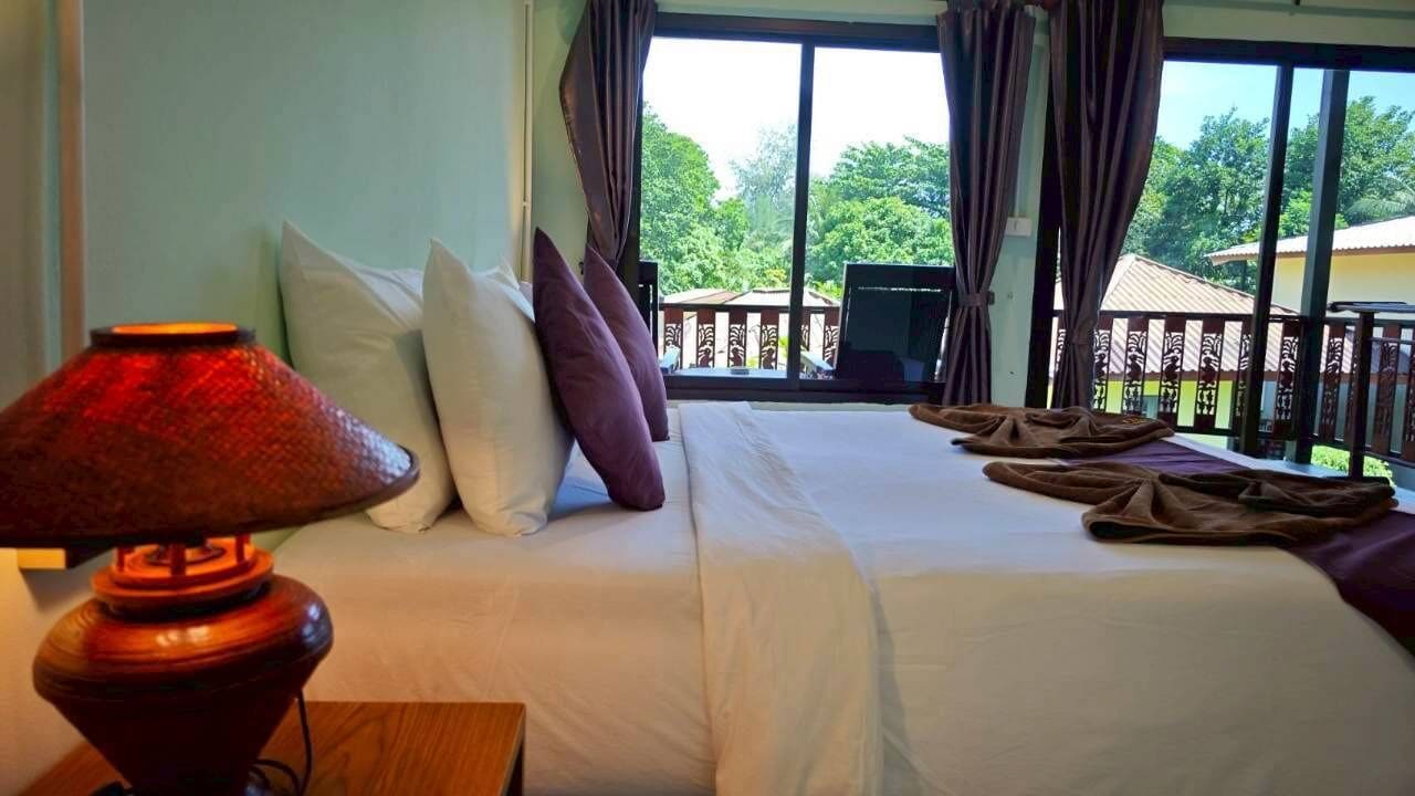 Superior Double Room, Garden Area | Hypo-allergenic bedding, in-room safe, free WiFi, bed sheets