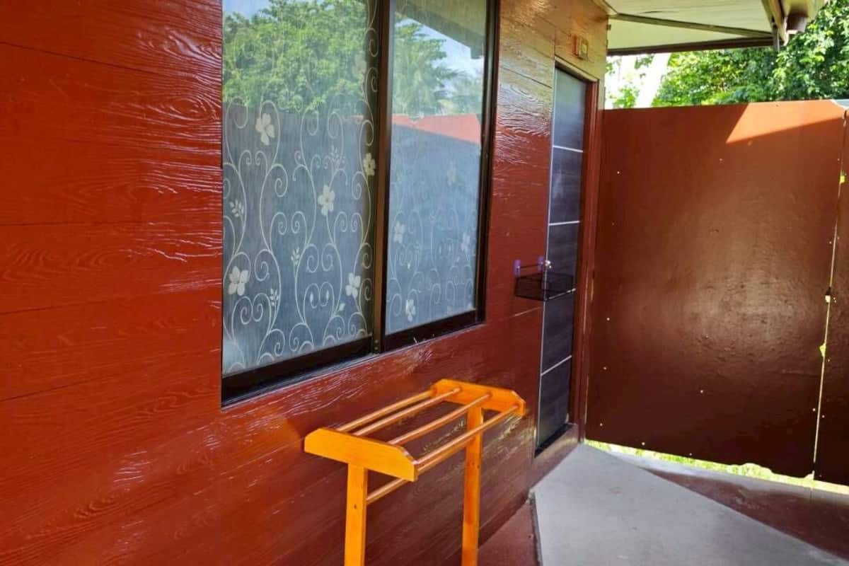 2-Bedroom Bungalow | Ropa de cama hipoalergénica y caja de seguridad en la habitación