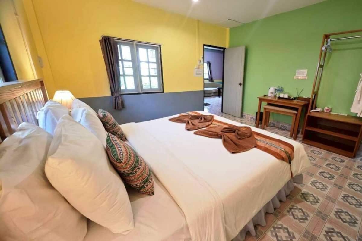 2-Bedroom Bungalow | Allergitestet sengetøy, safe på rommet, wi-fi (inkludert) og sengetøy