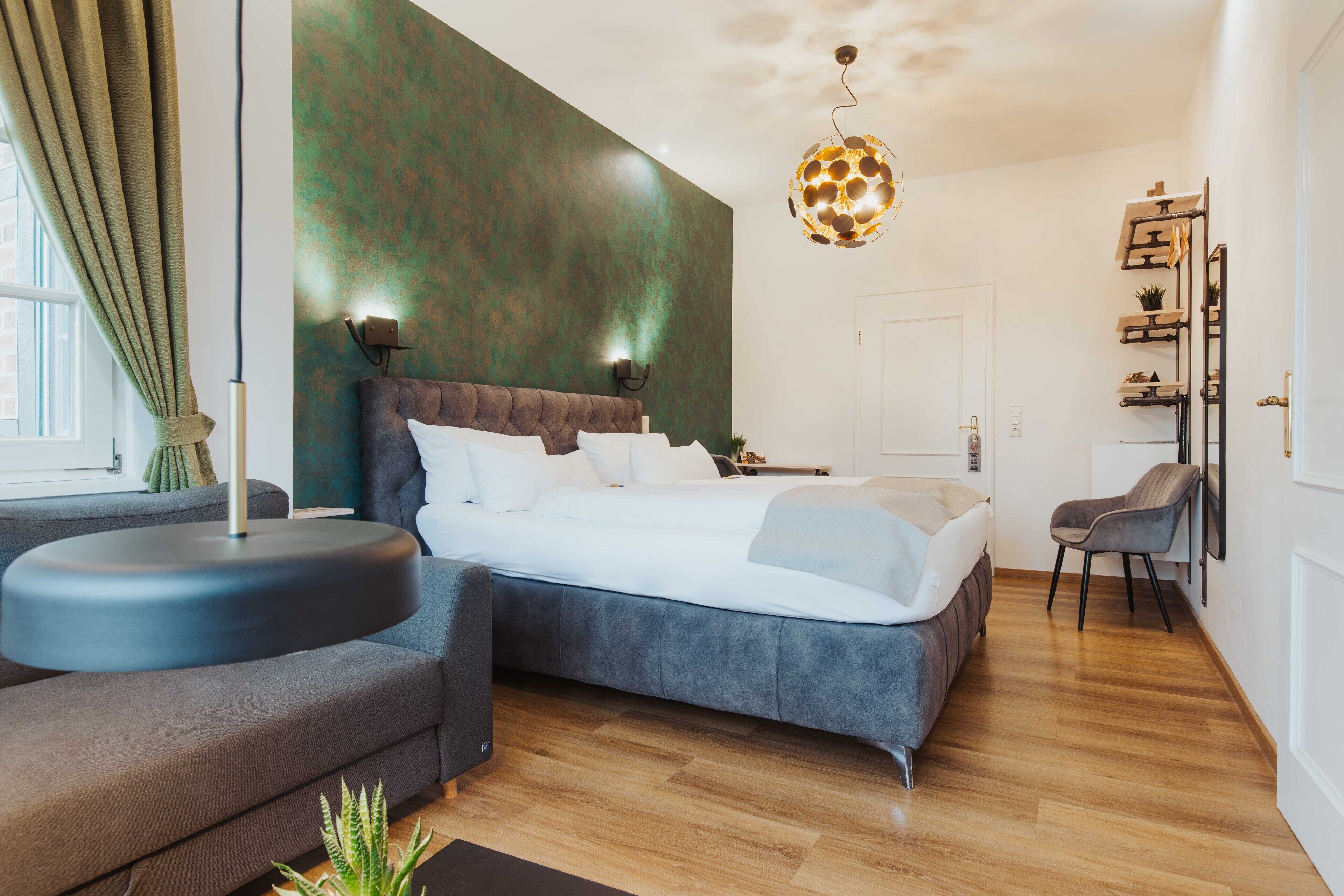 deluxe double room | desk, laptop workspace, free wifi, bed sheets