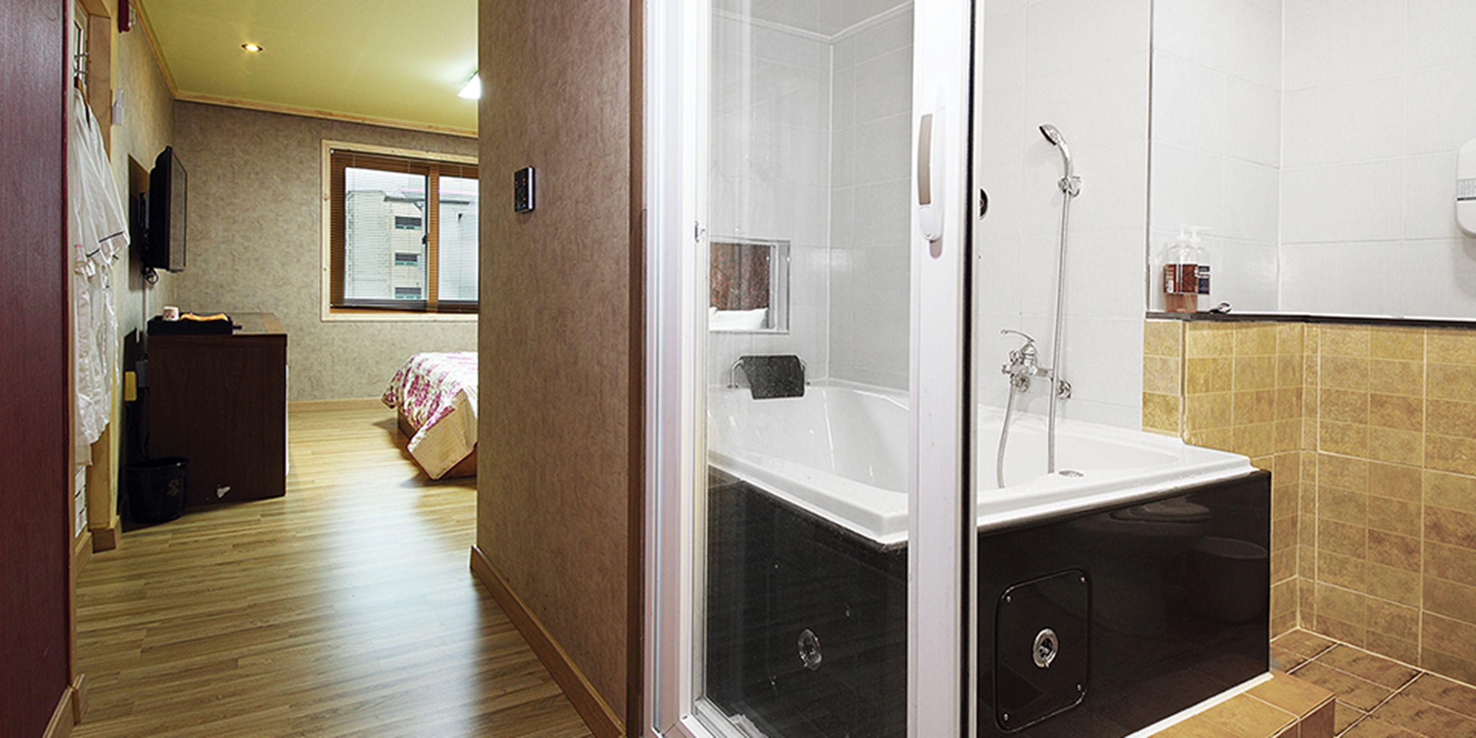 Standard Double Room, Jetted Tub | Free WiFi