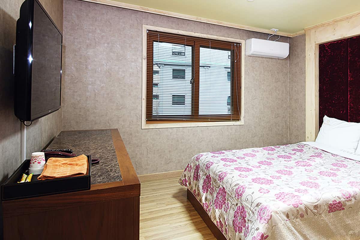 Standard Double Room, Jetted Tub | Free WiFi