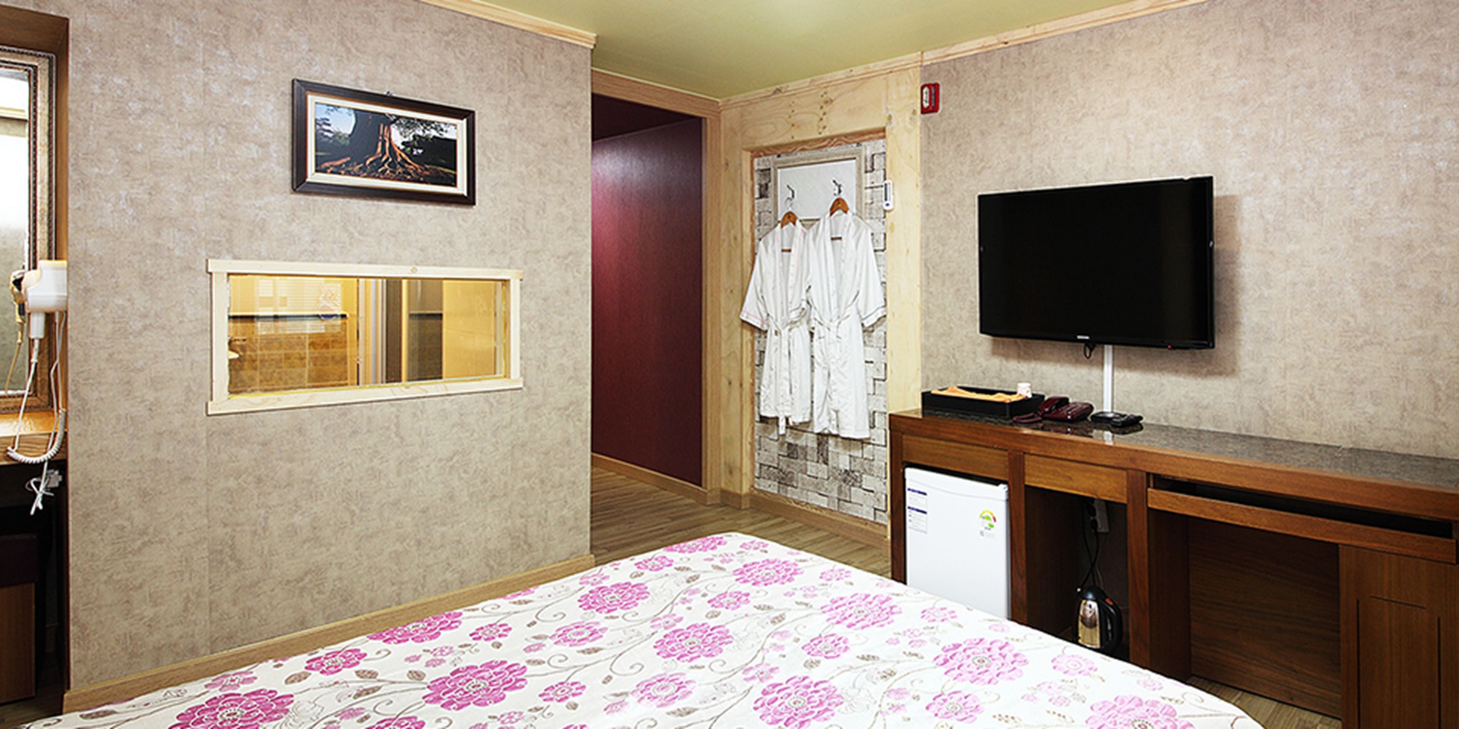 Standard Double Room, Jetted Tub | Room amenity