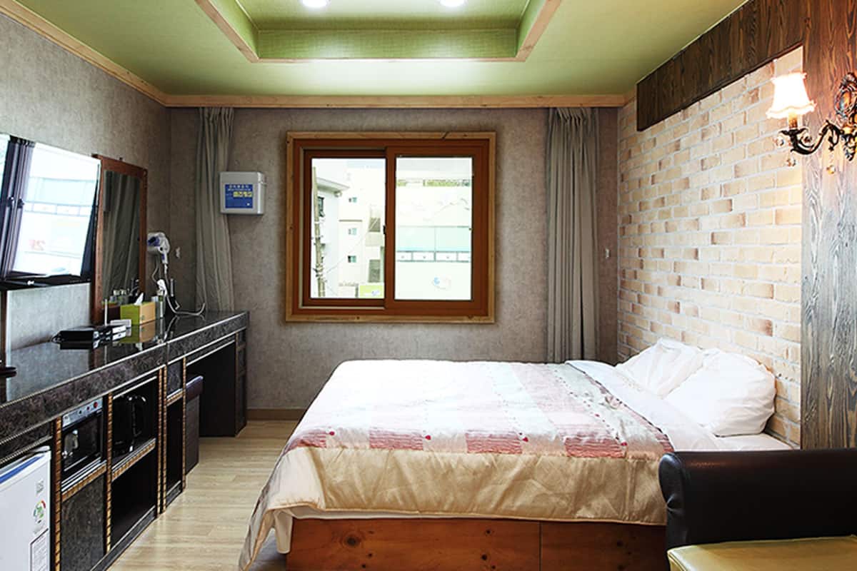 Standard Double Room | Free WiFi
