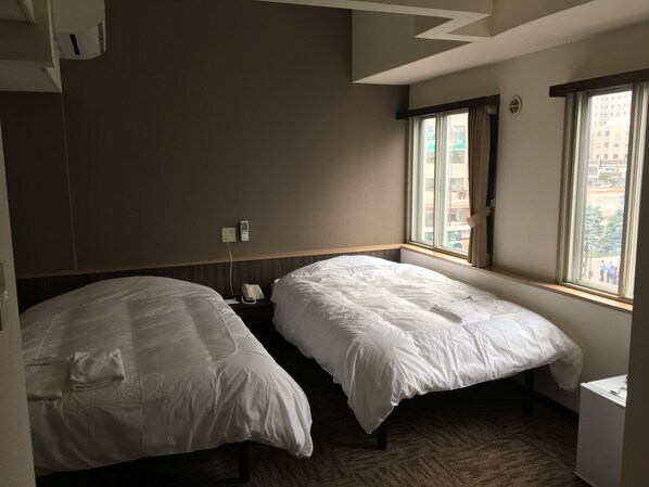 Schreibtisch, laptopgeeigneter Arbeitsplatz, kostenloses WLAN