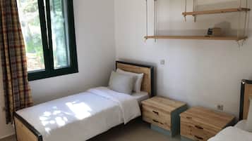 Traditional-Haus, 2Â Schlafzimmer, Bergblick, zum Innenhof hin | 2 Schlafzimmer, italienische BettbezĂŒge von Frette