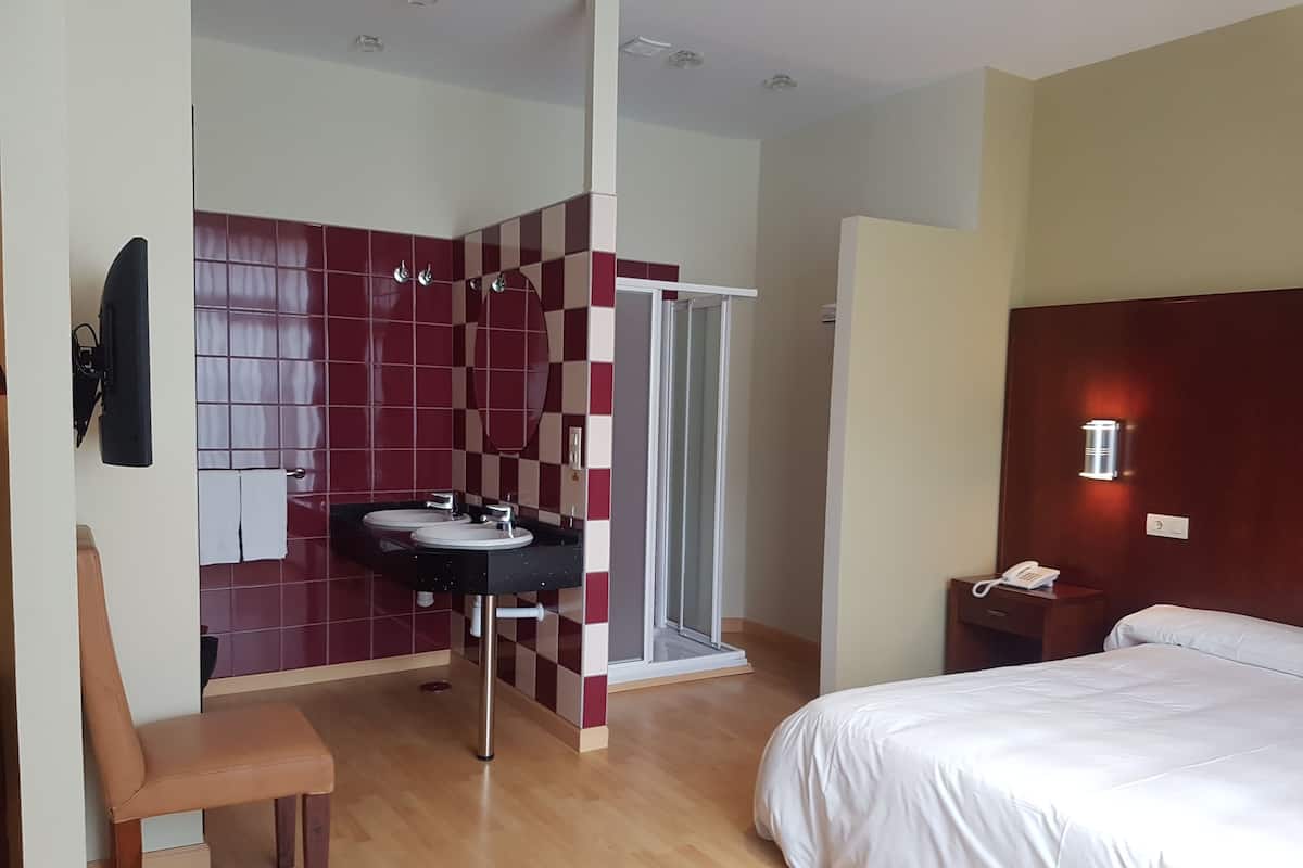 Junior Suite | Minibar, in-room safe, desk, soundproofing