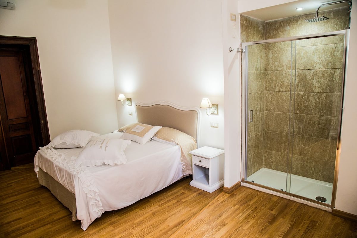 Deluxe Double Room | Desk, soundproofing, cribs/infant beds, rollaway beds