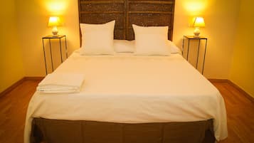 Comfort Double Room | Desk, soundproofing, cots/infant beds, rollaway beds