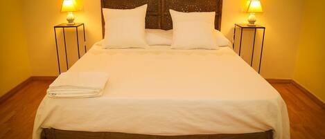 Comfort-Doppelzimmer | Schreibtisch, schallisolierte Zimmer, Babybetten, Zustellbetten