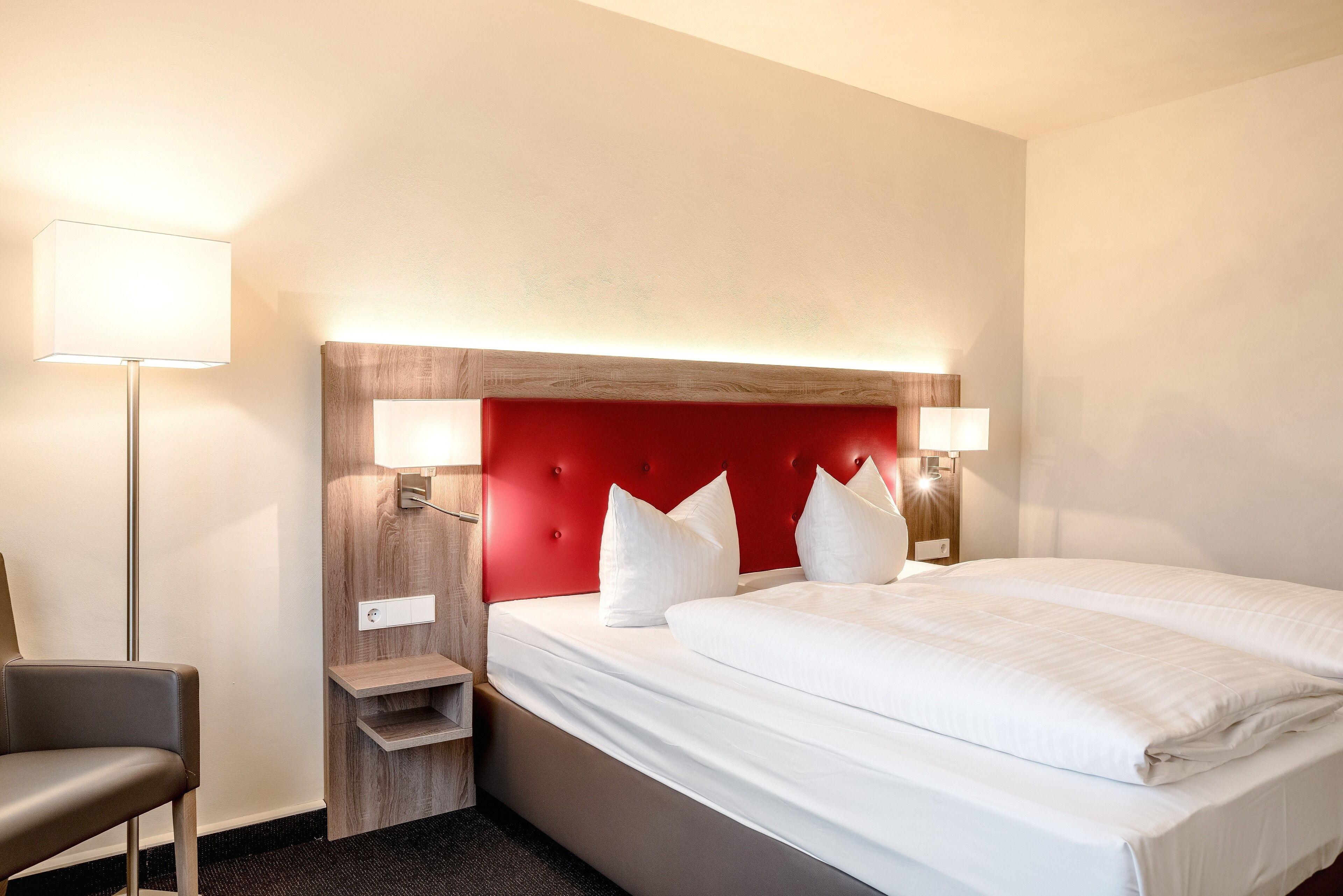 business single room | hypo-allergenic bedding, down duvets, minibar, in-room safe