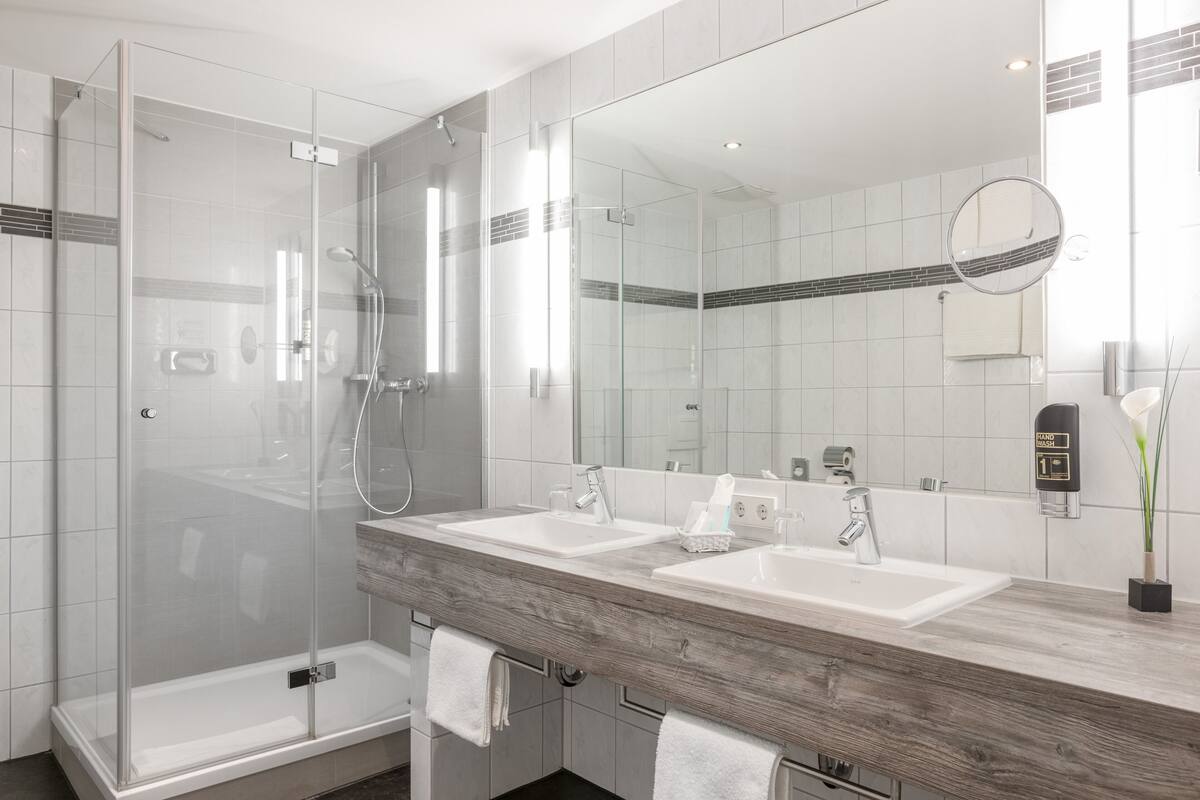 studio | hypo-allergenic bedding, down duvets, minibar, in-room safe