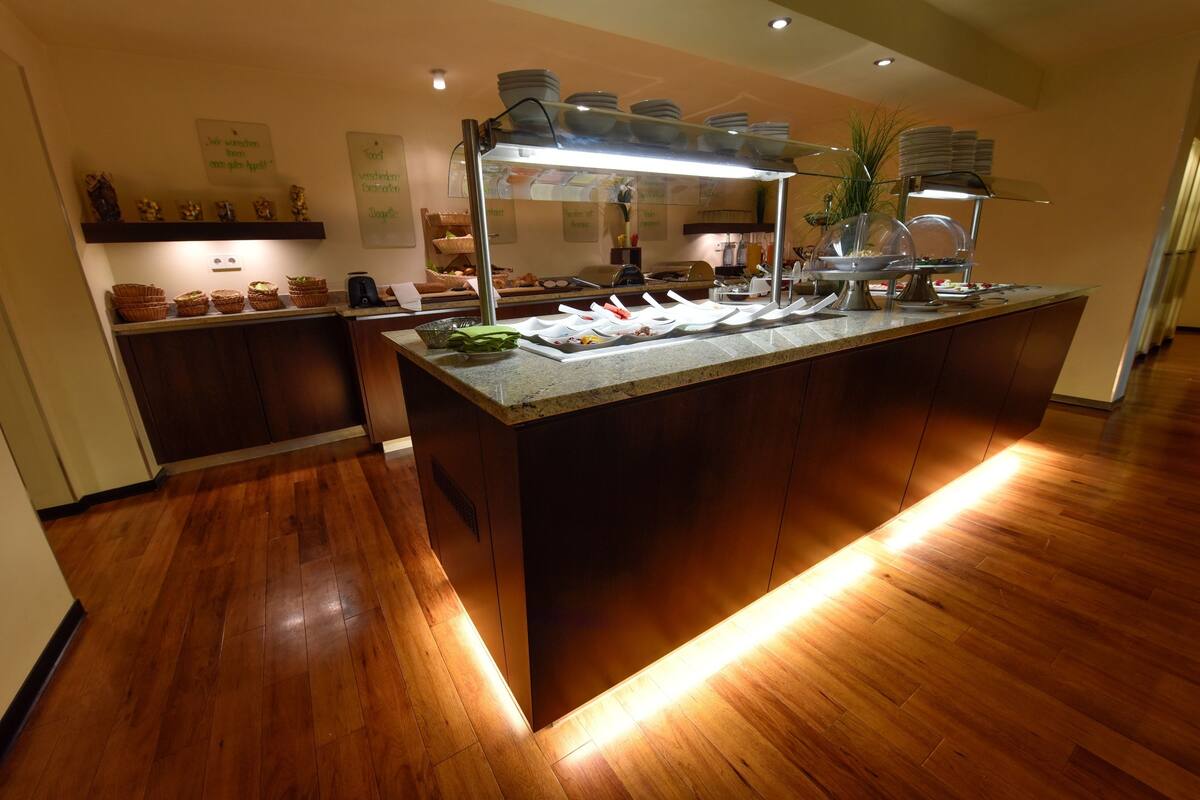 daily buffet breakfast for a fee