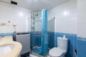Comfort Studio | Minibar, desk, blackout drapes, free WiFi