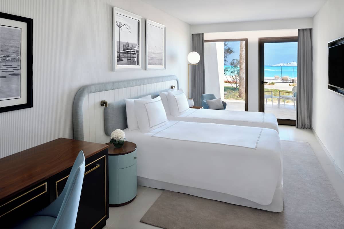 Luxe beddengoed, een gratis minibar, een kluis op de kamer, een bureau