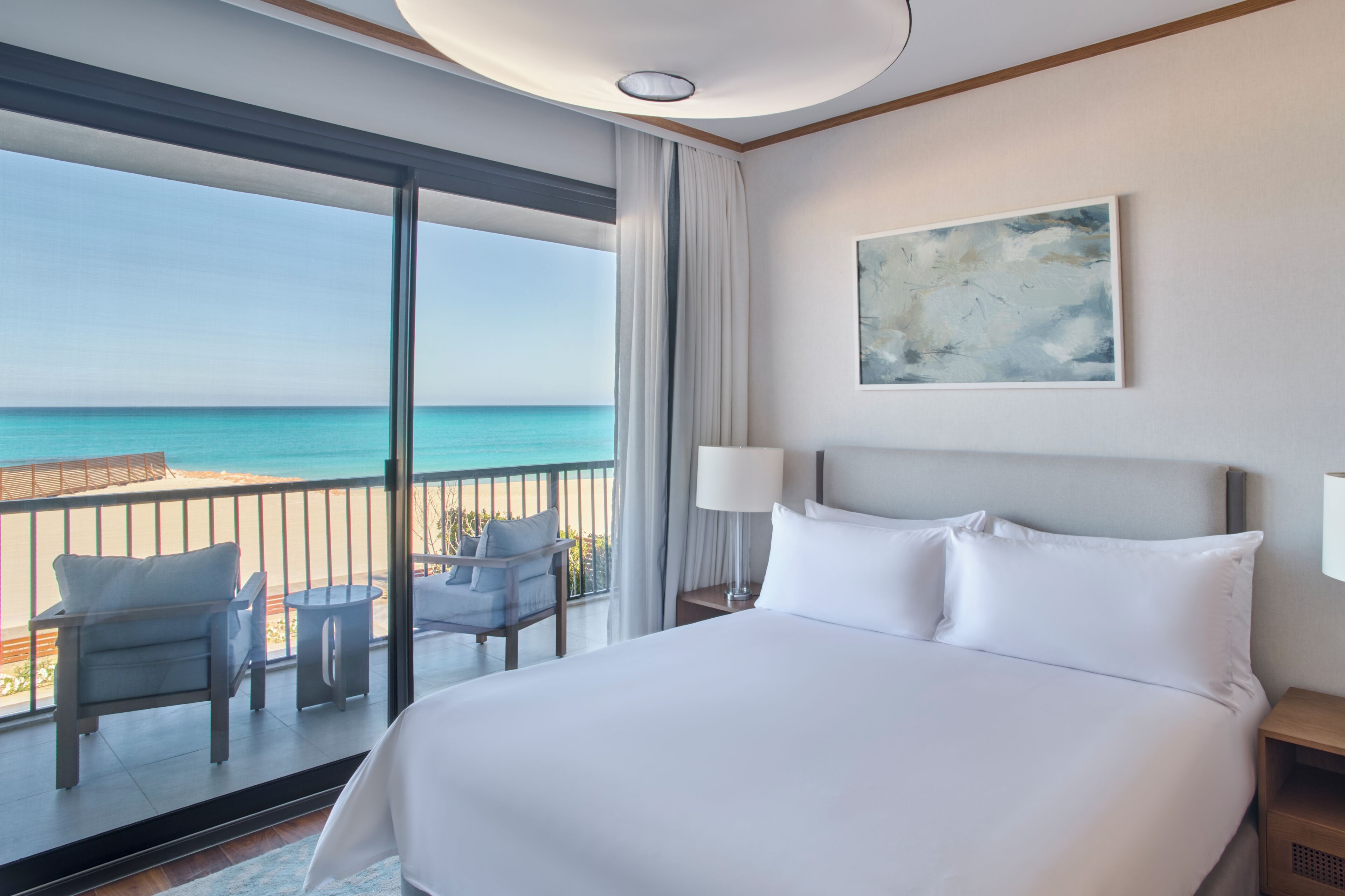 Diplomatic Villa | Seprai premium, minibar gratis, brankas, dan meja kerja