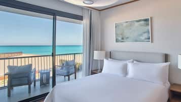 Diplomatic Villa | Seprai premium, minibar gratis, brankas, dan meja kerja