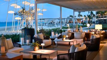 4 restaurants; breakfast, lunch, dinner and brunch served