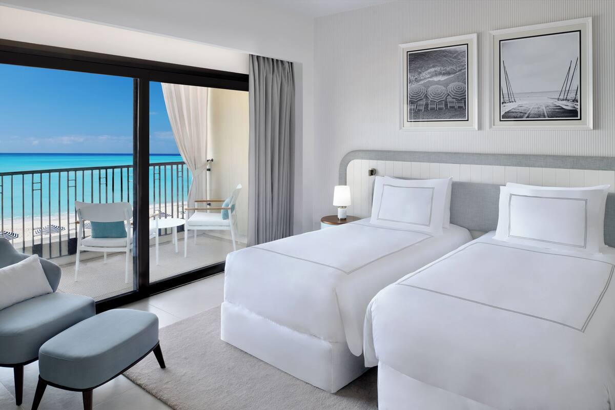 Deluxe Room Sea View | Premium bedding, minibar (free items), in-room safe, desk