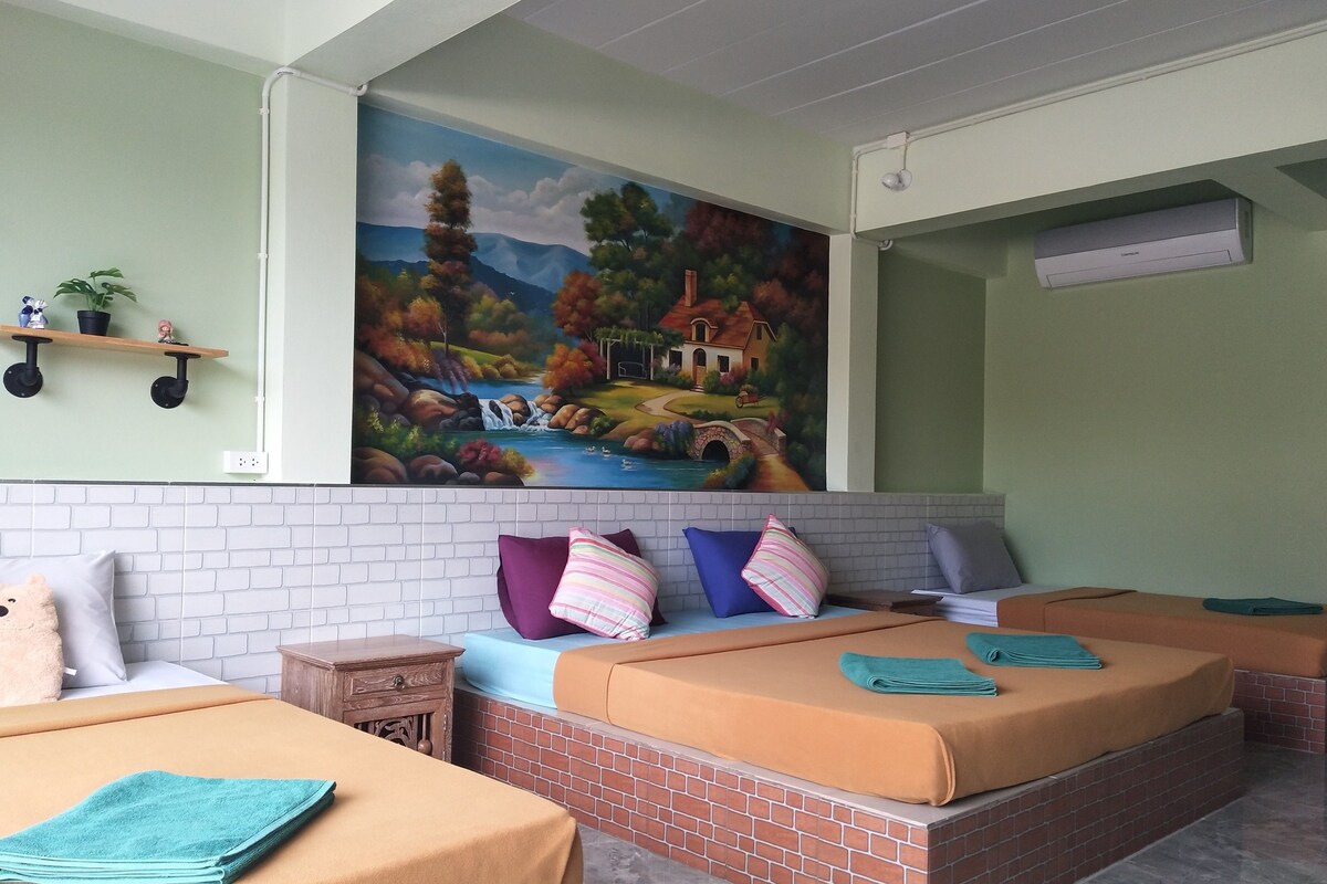 Family Room | In-room safe, free WiFi