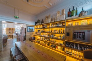 Bar (on property) - The Wine House 1821 (Edinburgh)