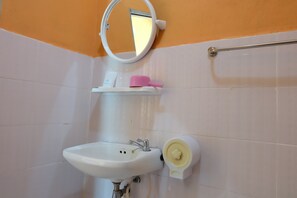 Standard Room | Bathroom sink