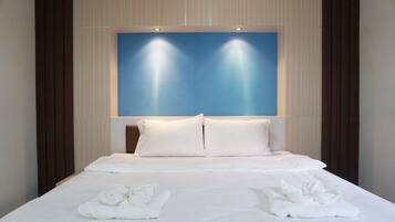 Blackout curtains, free WiFi