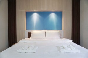 Blackout curtains, free WiFi