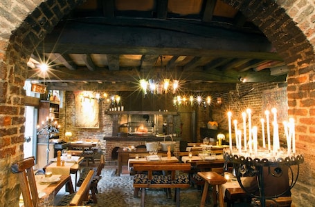 Restaurant. Auberge Du Bon Fermier