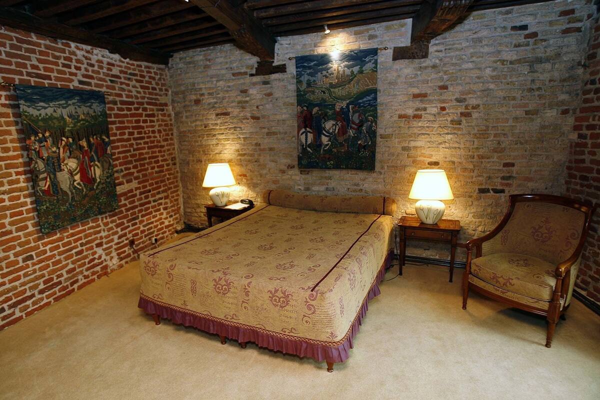 double room | in-room safe, individually decorated, individually furnished