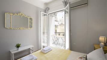 2 bedrooms, desk, iron/ironing board, free cribs/infant beds