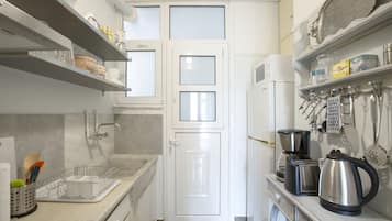 Apartment, 2 Bedrooms | Private kitchen | Fridge, microwave, oven, stovetop