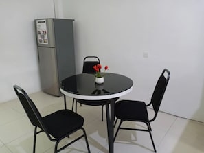 4-Bedroom House | In-room dining