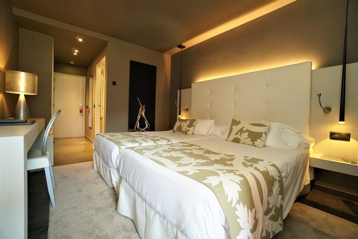1 slaapkamer, een minibar, een kluis op de kamer, een bureau