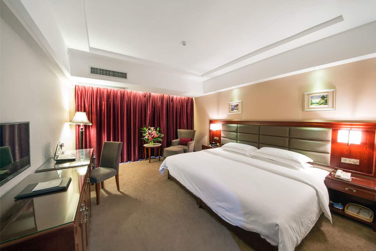 Premier Double Room | Desk, blackout curtains, free WiFi