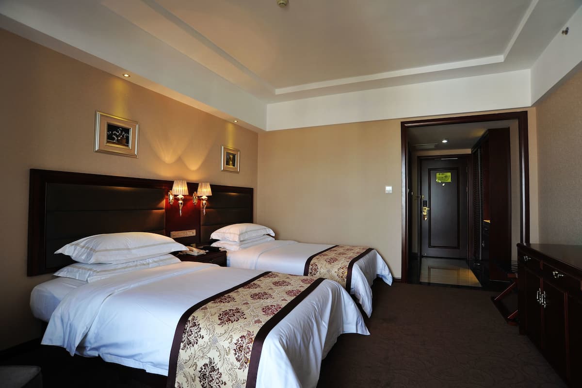 Standard Twin Room | Desk, blackout curtains, free WiFi