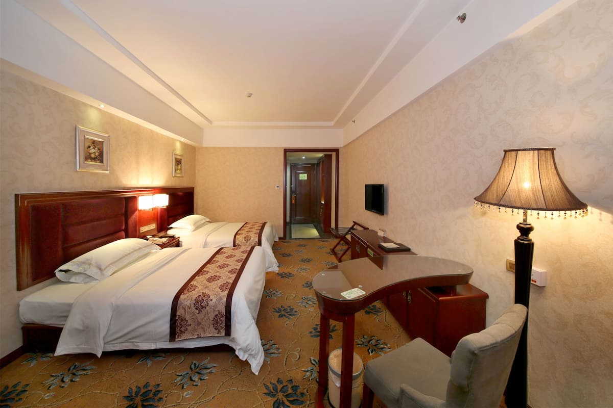 Executive Twin Room | Desk, blackout curtains, free WiFi